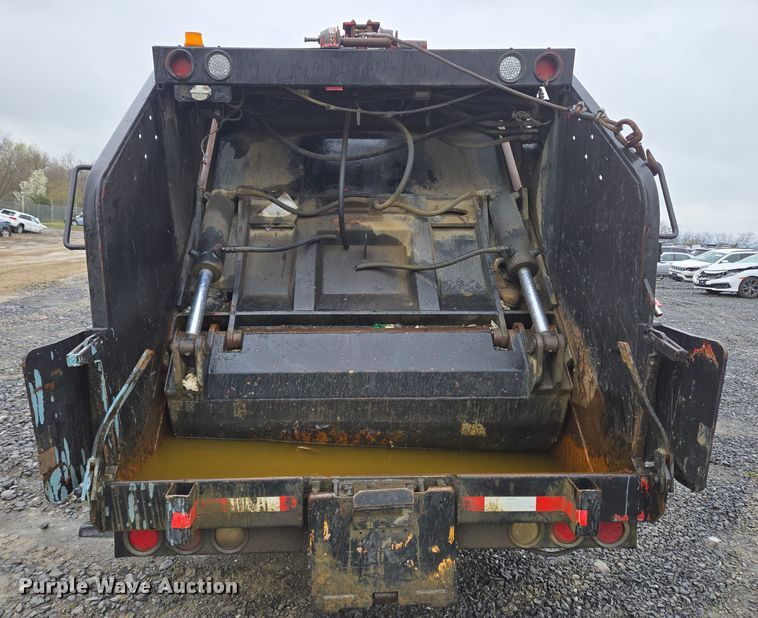 image for item YA0339 2004 International 4300 refuse truck