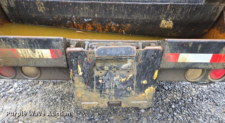 image for item YA0339 2004 International 4300 refuse truck