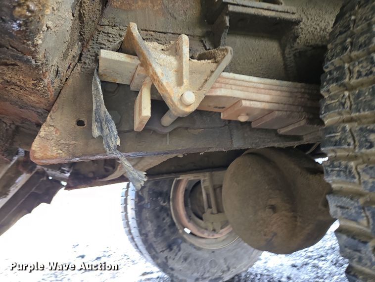 image for item YA0339 2004 International 4300 refuse truck