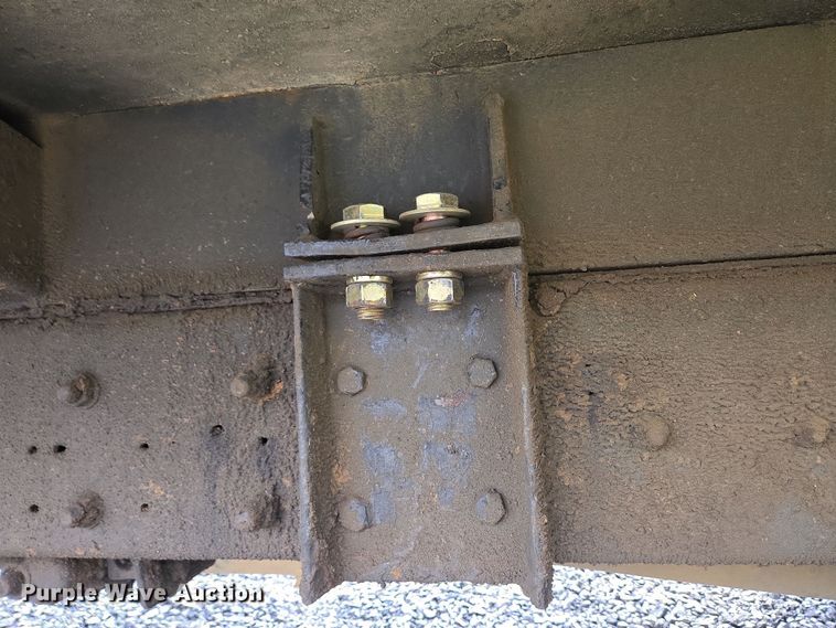 image for item YA0339 2004 International 4300 refuse truck