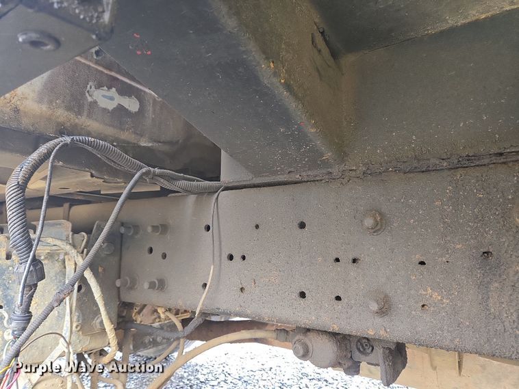 image for item YA0339 2004 International 4300 refuse truck