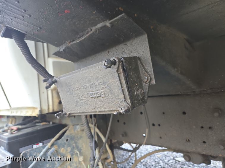 image for item YA0339 2004 International 4300 refuse truck