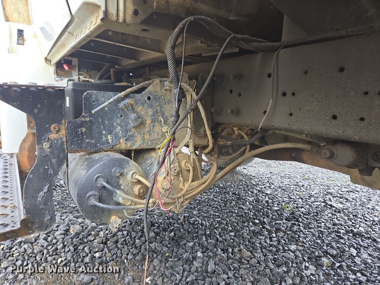 image for item YA0339 2004 International 4300 refuse truck