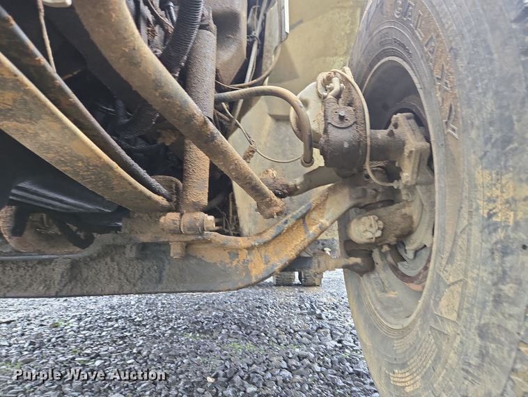 image for item YA0339 2004 International 4300 refuse truck