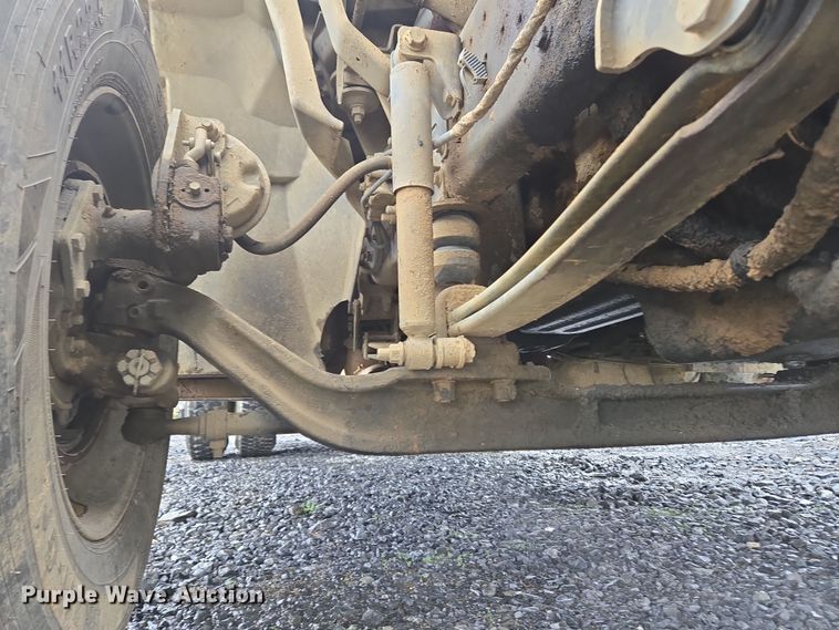 image for item YA0339 2004 International 4300 refuse truck