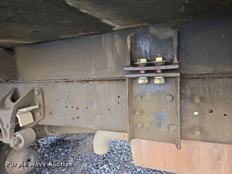 image for item YA0339 2004 International 4300 refuse truck