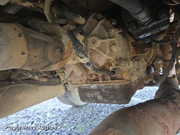 image for item YA0339 2004 International 4300 refuse truck