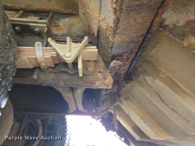 image for item YA0339 2004 International 4300 refuse truck