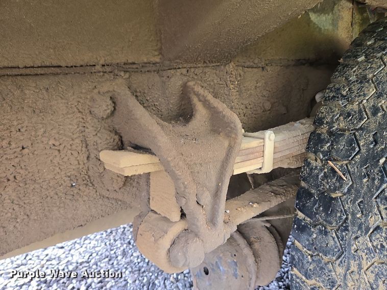 image for item YA0339 2004 International 4300 refuse truck