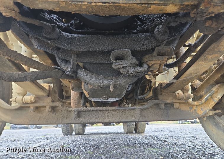 image for item YA0339 2004 International 4300 refuse truck