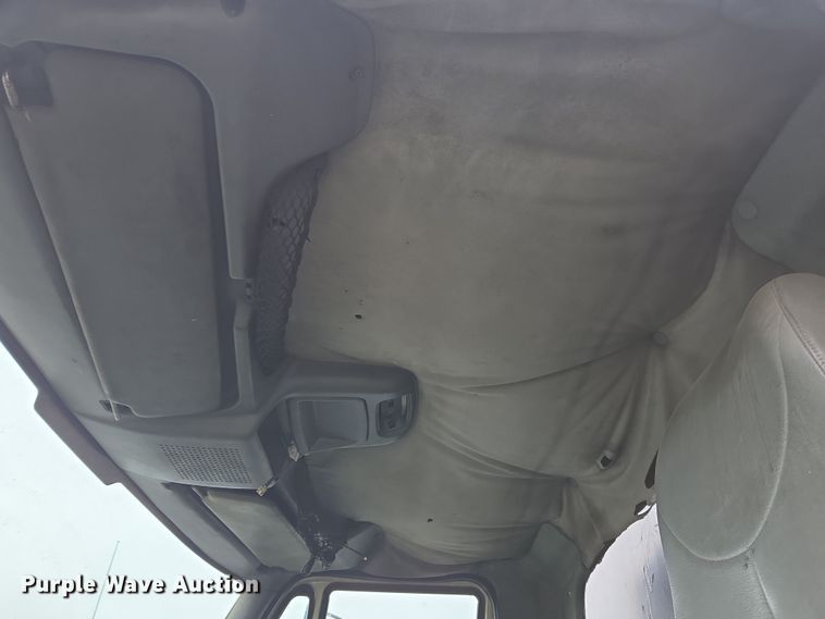 image for item YA0339 2004 International 4300 refuse truck