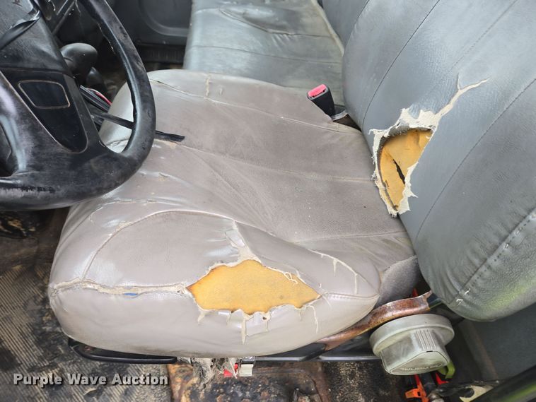 image for item YA0339 2004 International 4300 refuse truck