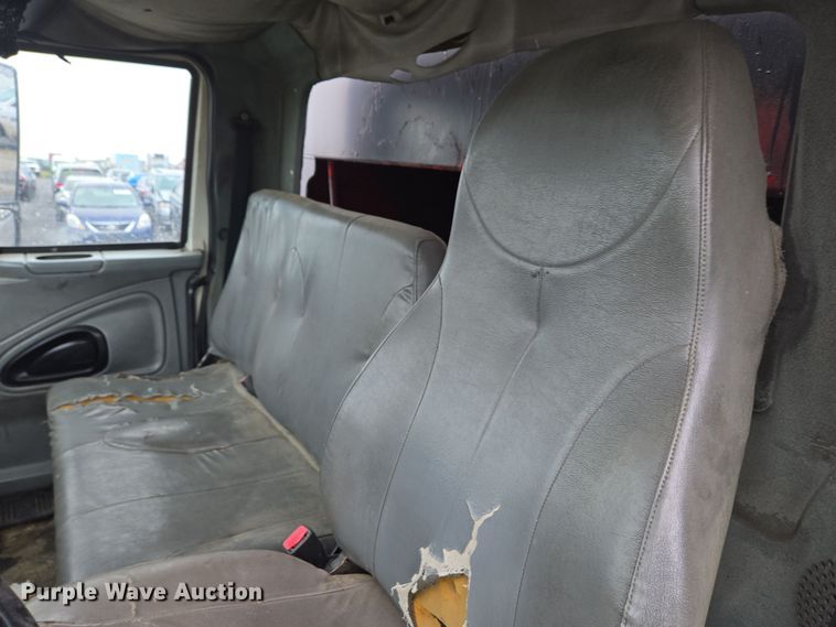 image for item YA0339 2004 International 4300 refuse truck