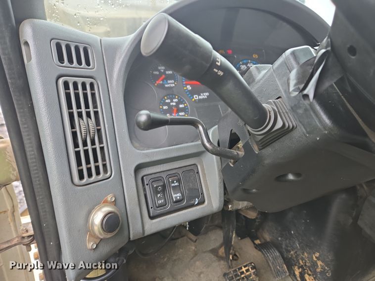 image for item YA0339 2004 International 4300 refuse truck