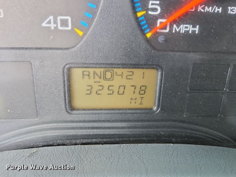 image for item YA0339 2004 International 4300 refuse truck