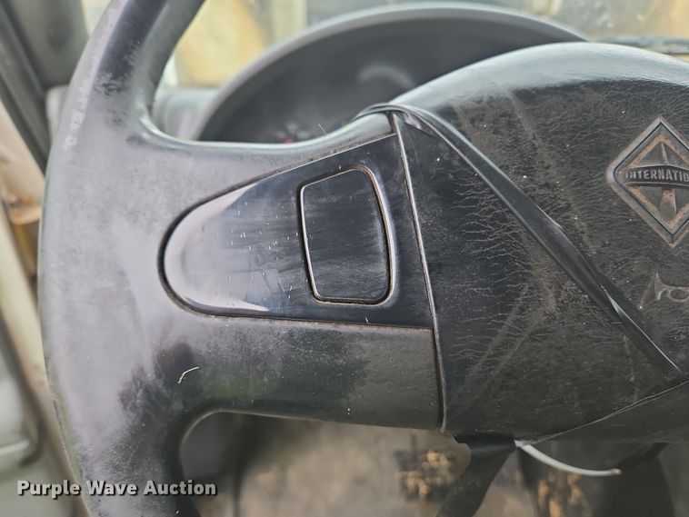 image for item YA0339 2004 International 4300 refuse truck