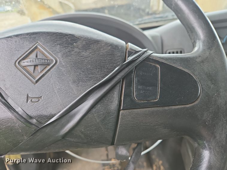 image for item YA0339 2004 International 4300 refuse truck