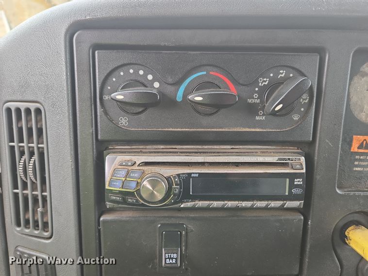 image for item YA0339 2004 International 4300 refuse truck