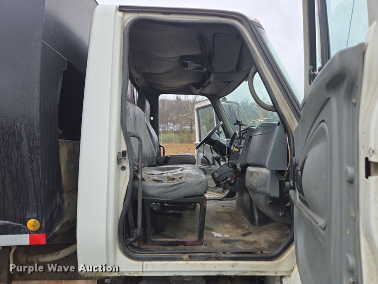 image for item YA0339 2004 International 4300 refuse truck