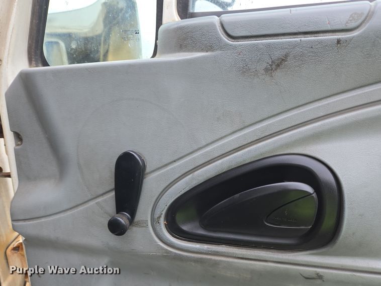 image for item YA0339 2004 International 4300 refuse truck