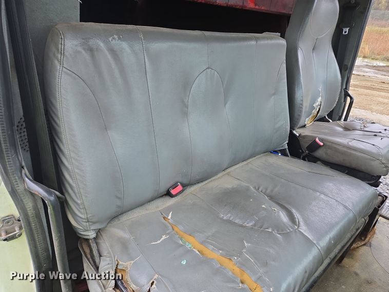 image for item YA0339 2004 International 4300 refuse truck