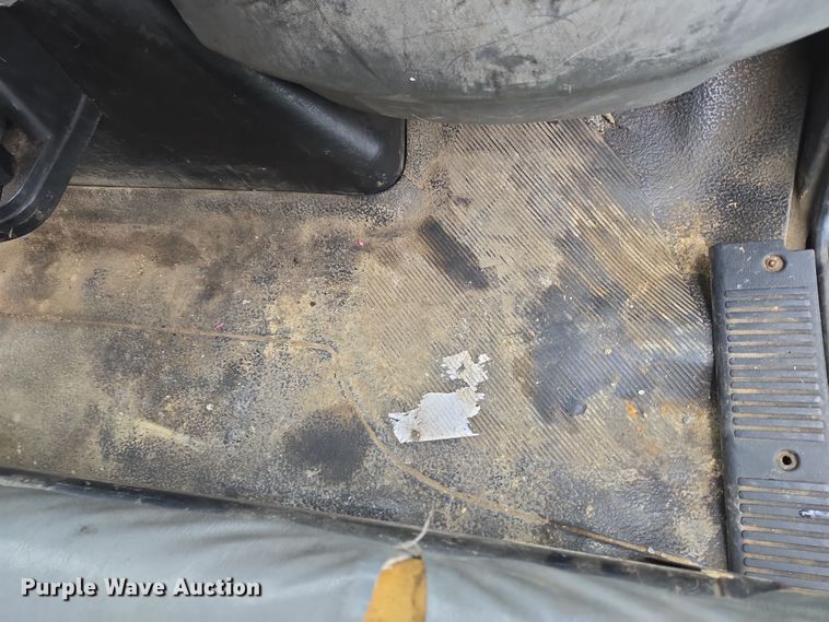 image for item YA0339 2004 International 4300 refuse truck