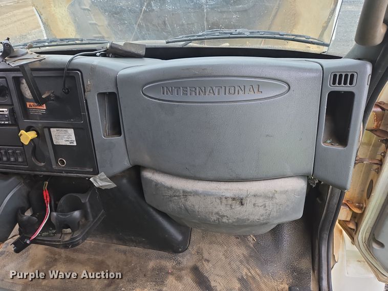 image for item YA0339 2004 International 4300 refuse truck