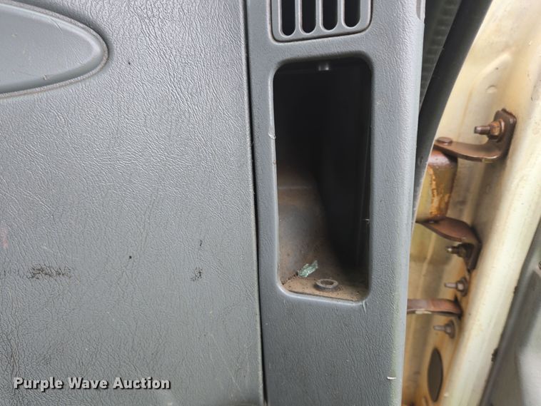 image for item YA0339 2004 International 4300 refuse truck