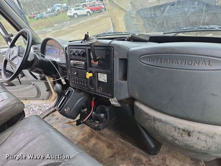 image for item YA0339 2004 International 4300 refuse truck