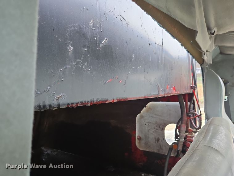 image for item YA0339 2004 International 4300 refuse truck