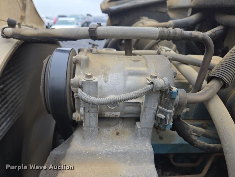 image for item YA0339 2004 International 4300 refuse truck