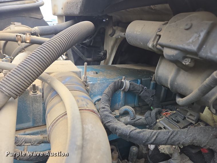 image for item YA0339 2004 International 4300 refuse truck