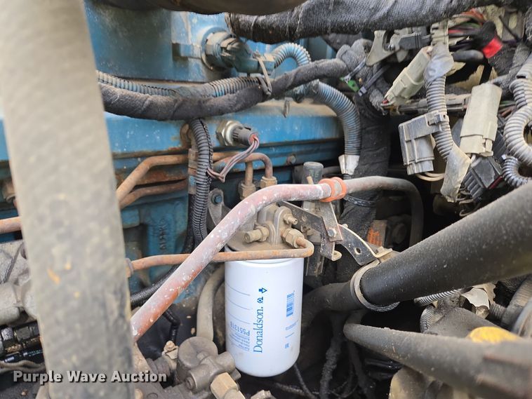 image for item YA0339 2004 International 4300 refuse truck