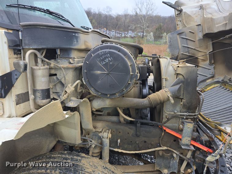 image for item YA0339 2004 International 4300 refuse truck