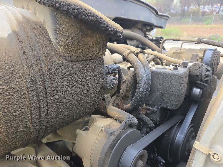 image for item YA0339 2004 International 4300 refuse truck