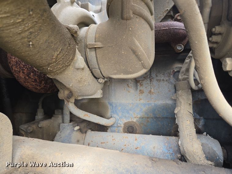 image for item YA0339 2004 International 4300 refuse truck