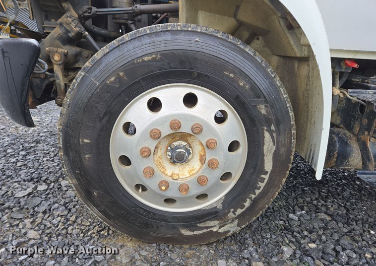 image for item YA0339 2004 International 4300 refuse truck