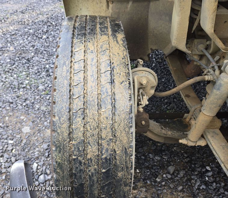 image for item YA0339 2004 International 4300 refuse truck