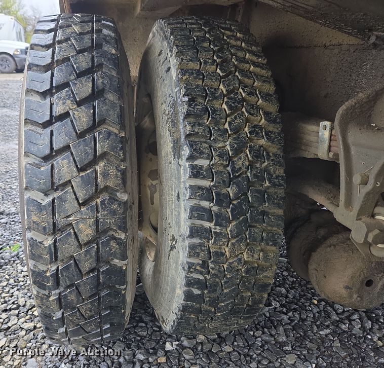 image for item YA0339 2004 International 4300 refuse truck