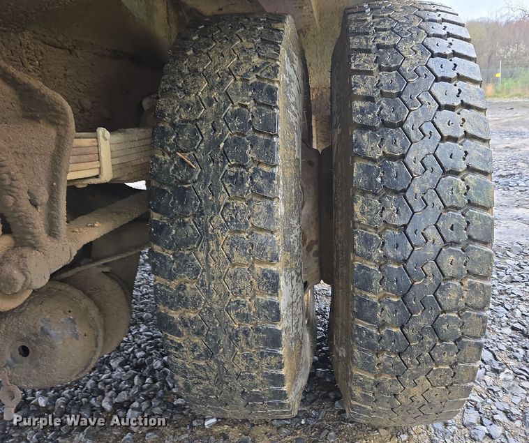 image for item YA0339 2004 International 4300 refuse truck