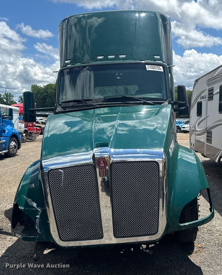 image for item YA0412 2019 Kenworth T680 semi truck