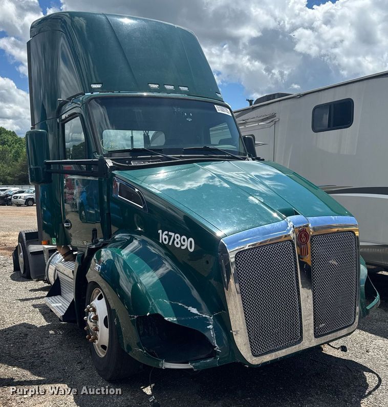 image for item YA0412 2019 Kenworth T680 semi truck