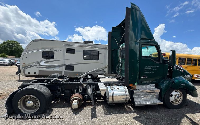 image for item YA0412 2019 Kenworth T680 semi truck