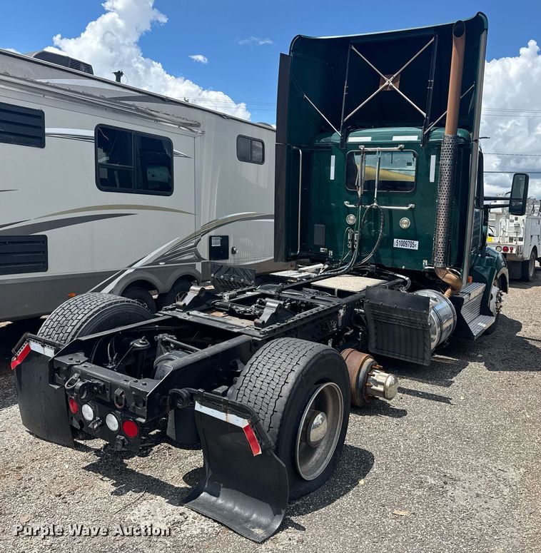 image for item YA0412 2019 Kenworth T680 semi truck