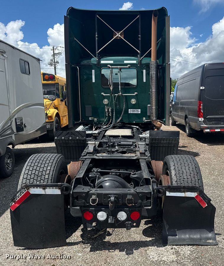 image for item YA0412 2019 Kenworth T680 semi truck