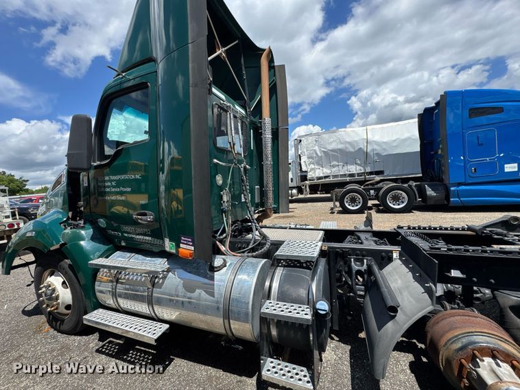 image for item YA0412 2019 Kenworth T680 semi truck