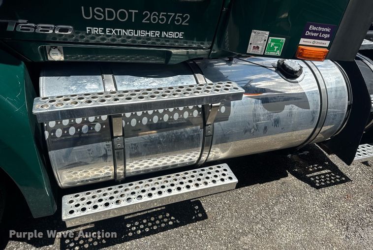 image for item YA0412 2019 Kenworth T680 semi truck