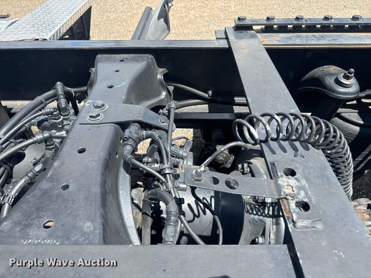 image for item YA0412 2019 Kenworth T680 semi truck