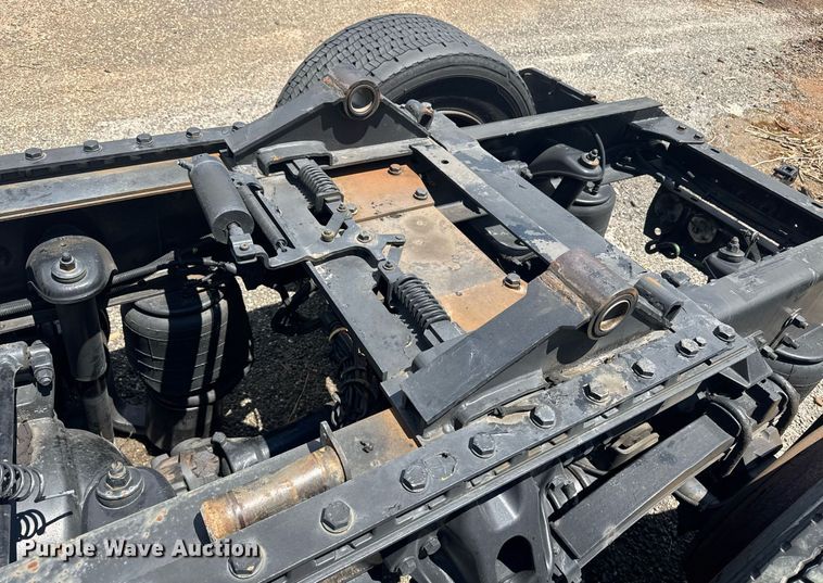 image for item YA0412 2019 Kenworth T680 semi truck