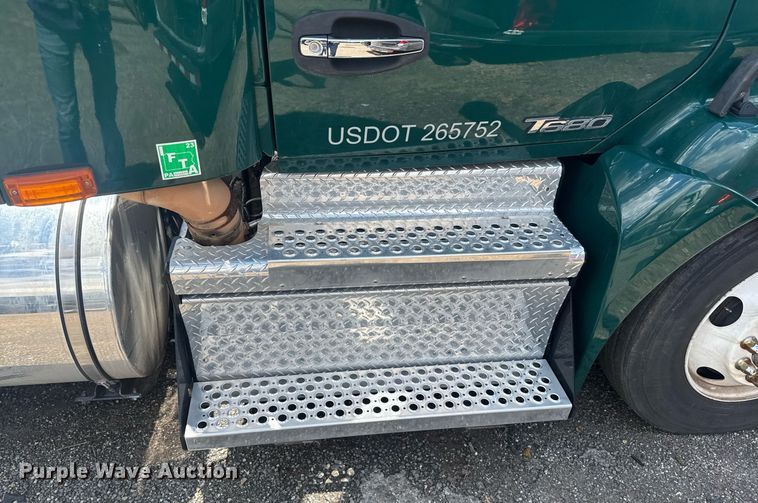 image for item YA0412 2019 Kenworth T680 semi truck